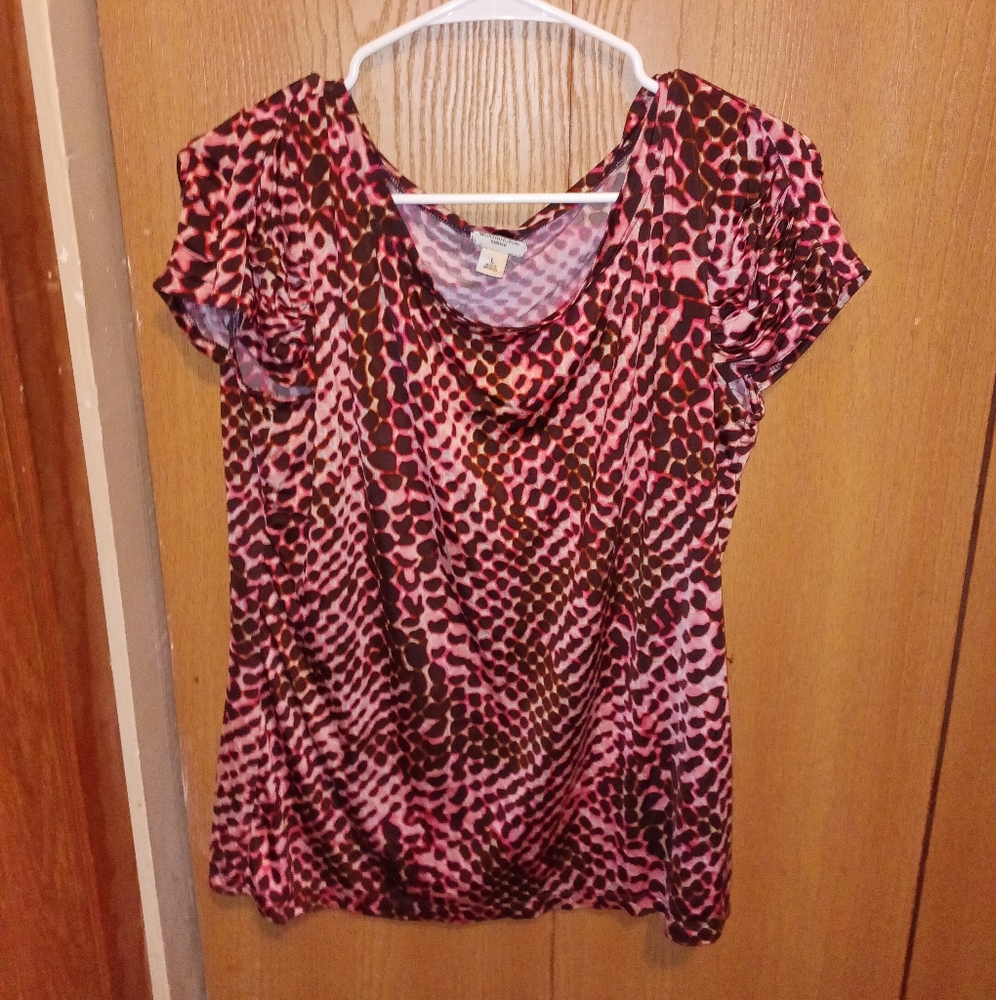 Pinkish brownish short sleeve shirt. Size large. Brand Worthington.